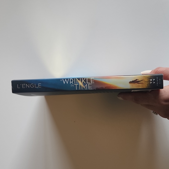 3/$20 A Wrinkle in Time book - Picture 4 of 4